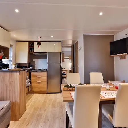 Grand Mobil 6 Personnes Climatise Avec 3 Et 2 Salles De Bains A Munster En Alsace *