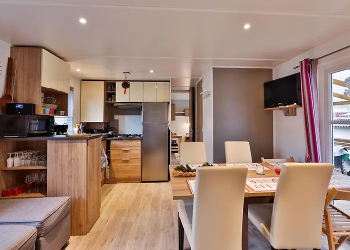 Grand Mobil 6 Personnes Climatise Avec 3 Et 2 Salles De Bains A En Alsace *