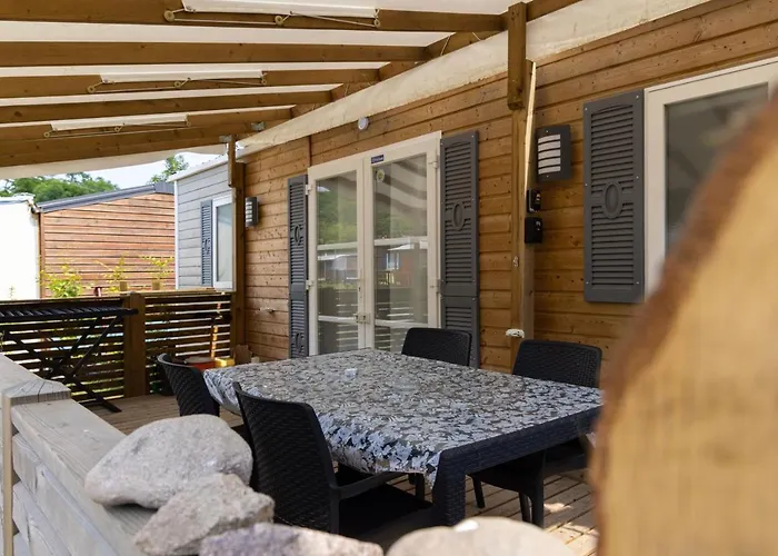 Grand Mobil 6 Personnes Climatise Avec 3 Et 2 Salles De Bains A En Alsace *